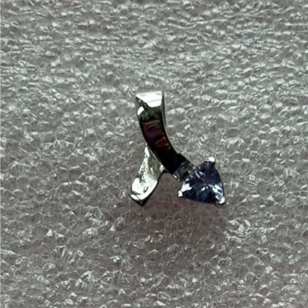 Silver Pendant with Tanzanite Stone